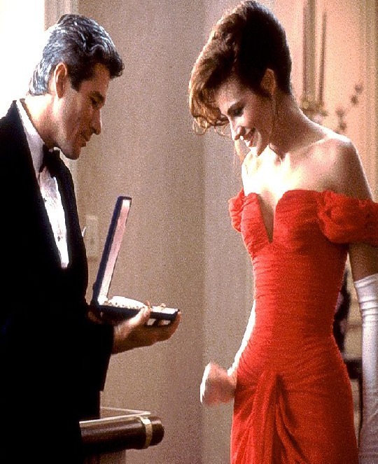 This photo from the ‘Pretty Woman’ blooper reel is not edited. Take a closer look, and you’ll understand why