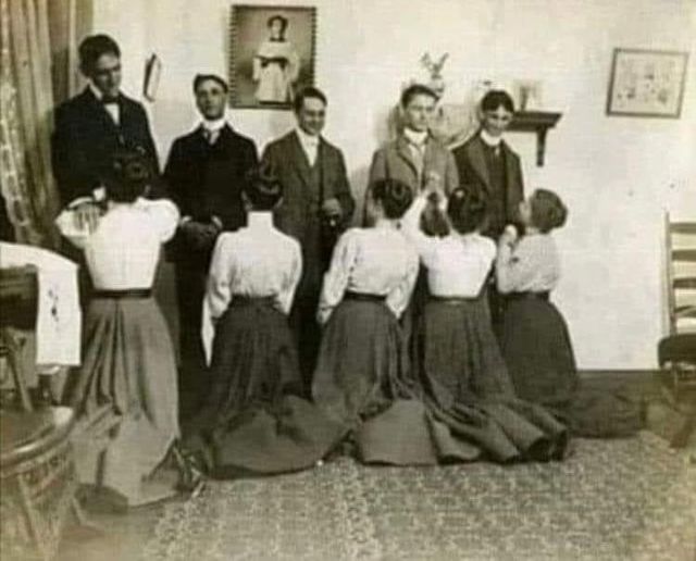 This is what wifes had to do in front of public in 1900’s