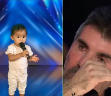 This is a rare miracle in history. The little boy is only 1 year old and sings so well on stage that the jury is moved to tears.