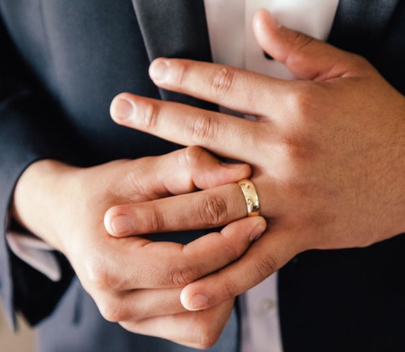 If your husband doesn’t wear wedding ring, here’s what it means