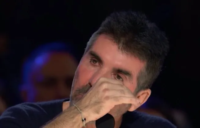 Simon Cowell was moved to tears! The boy’s performance was so powerful that Simon was speechless. He even went up on stage to give the boy a heartfelt hug.
