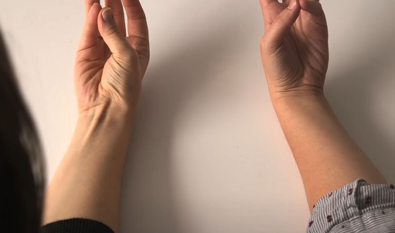 If a Tendon Raises Up When You Touch Your Pinky to Your Thumb, Here’s What It Could Mean