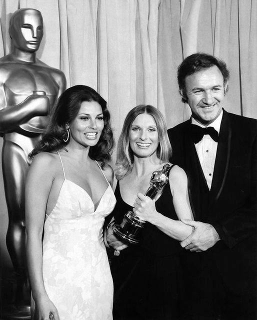 This original Oscars photo from 1972 hasn’t been edited. Observe it closely.