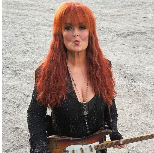 At 60, Wynonna Judd shocks fans with pic of her new, skinny body