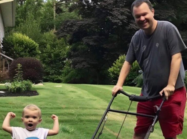 Single Dad Helps Older Woman Mow Her Lawn, Soon Gets a Call from Her Lawyer — Story of the Day