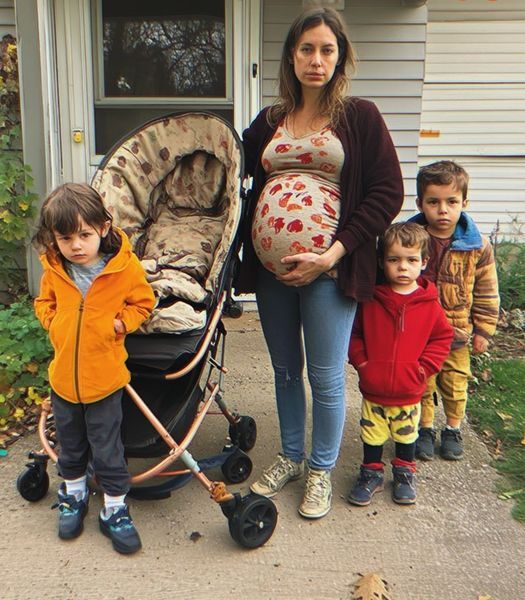 Mom Sells Old Stroller to Feed 4 Kids, Finds It on Her Doorstep the Next Day with Note Inside – Story of the Day