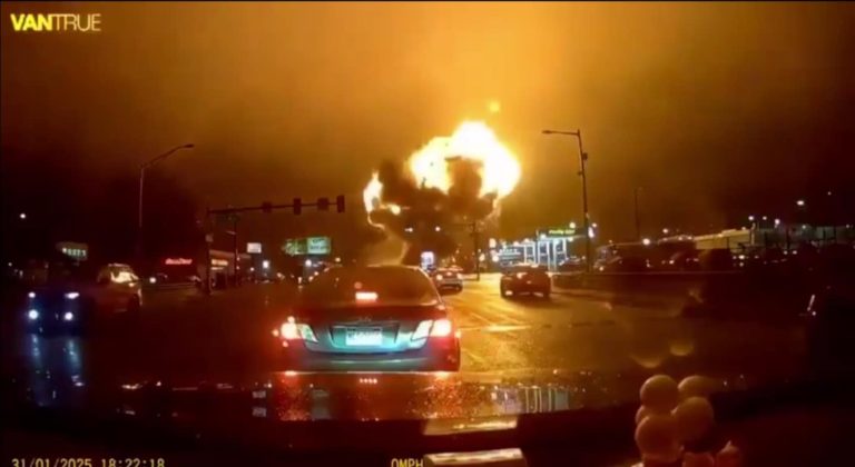 Video shows plane crash in Philadelphia tonight …