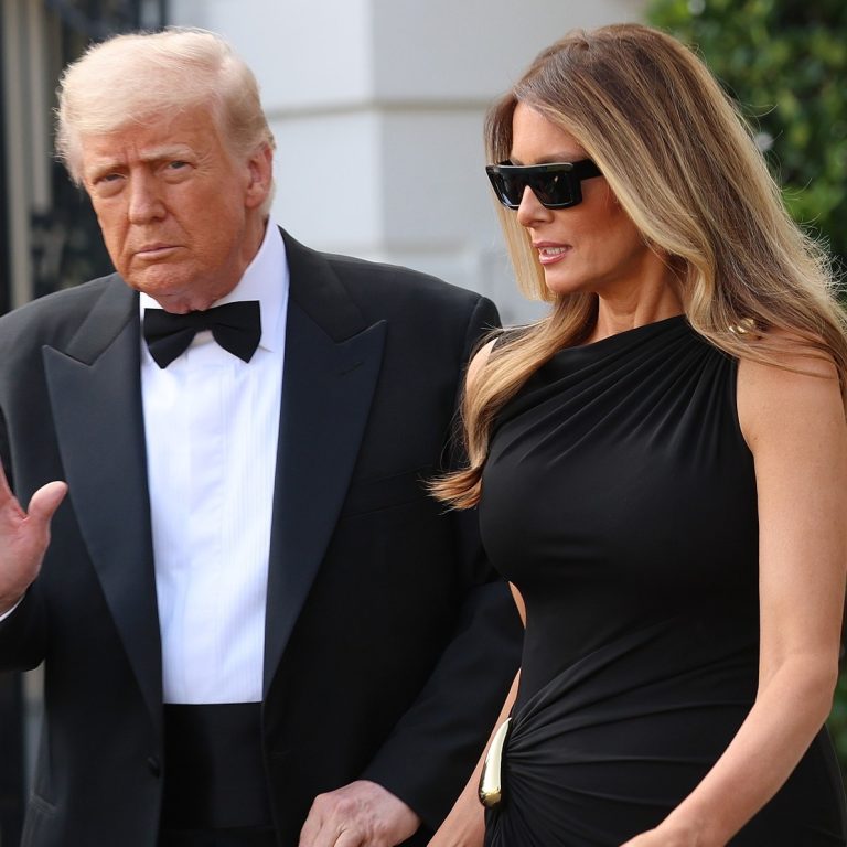 Trump and Melania photo sparks social media stir